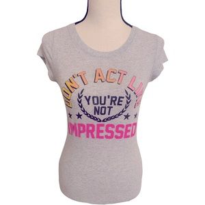 Wound Up ‘Don’t Act Like Your Not Impressed’ Sexy Letter Print Logo Tee